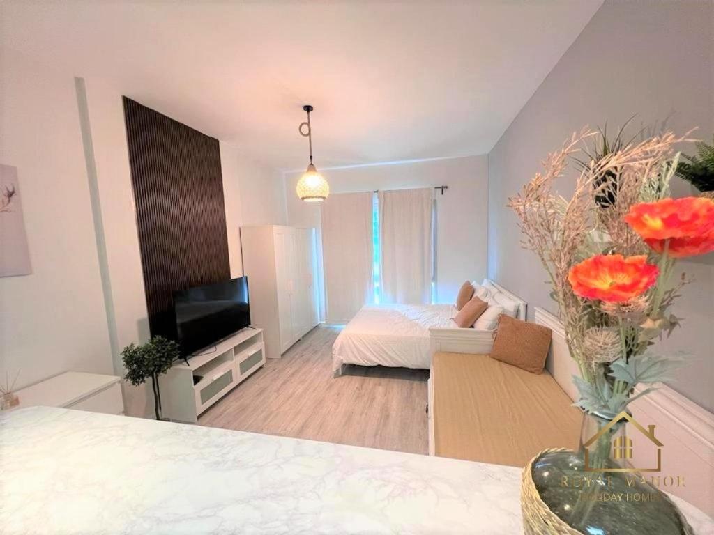 Royal Manor- Marina Diamond 1 Apartment Dubai